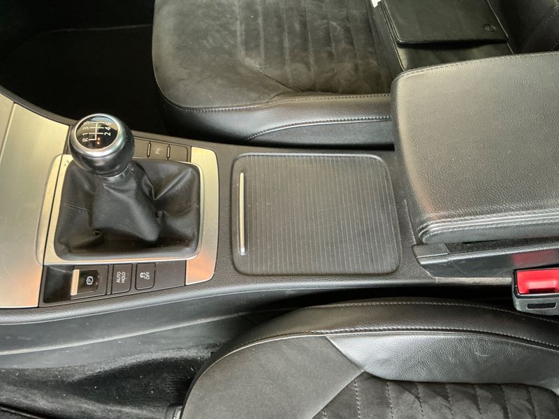 Volkswagen Passat 2.0 TDI Highline BlueMotion Tech 2011 – снимка 33