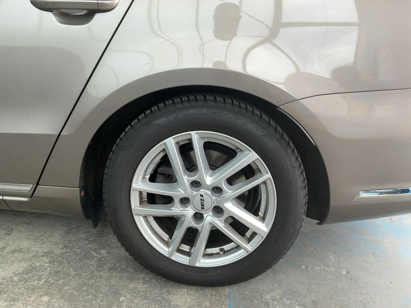 Volkswagen Passat 2.0 TDI Highline BlueMotion Tech 2011 – снимка 17