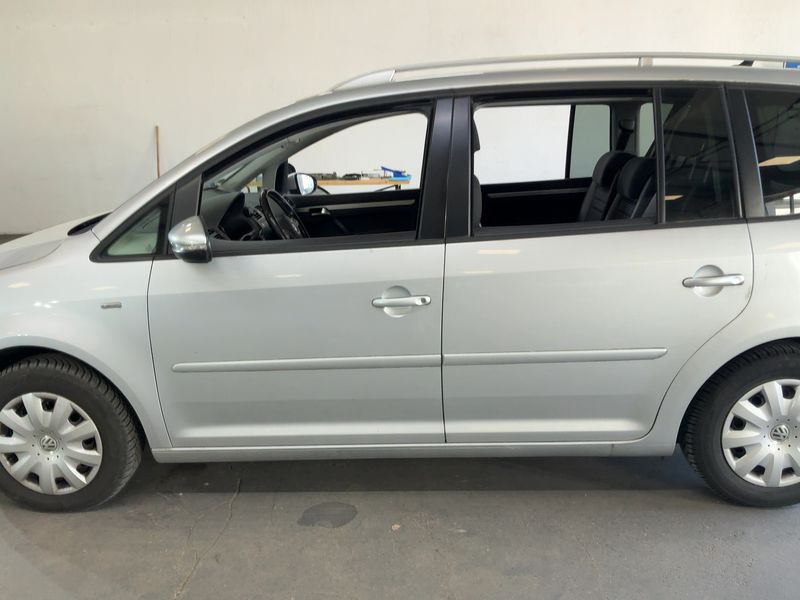 Volkswagen Touran 1.6 TDI Life BlueMotion Tech 2013 – снимка 4