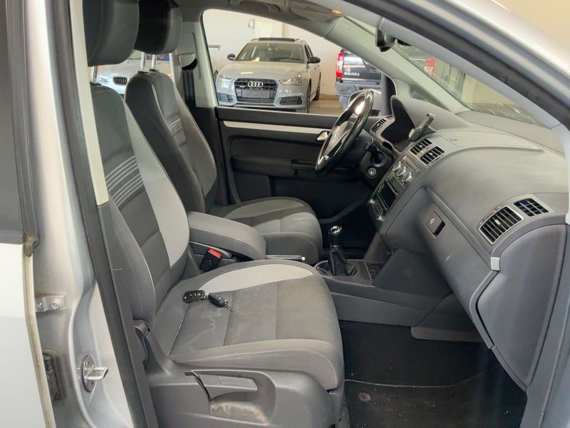 Volkswagen Touran 1.6 TDI Life BlueMotion Tech 2013 – снимка 17