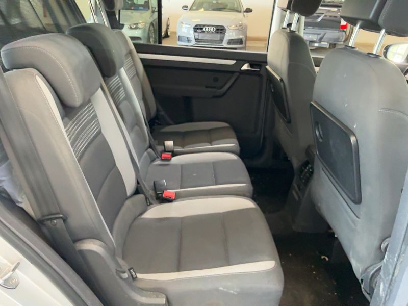 Volkswagen Touran 1.6 TDI Life BlueMotion Tech 2013 – снимка 20