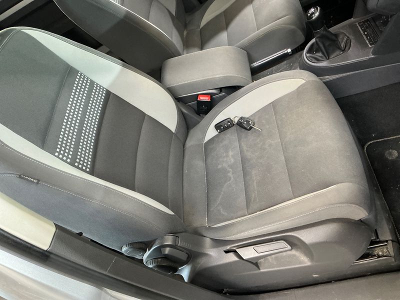 Volkswagen Touran 1.6 TDI Life BlueMotion Tech 2013 – снимка 35