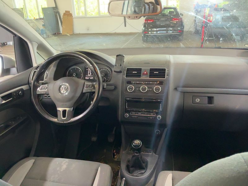 Volkswagen Touran 1.6 TDI Life BlueMotion Tech 2013 – снимка 18