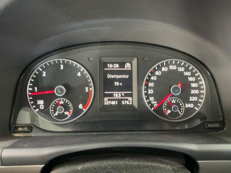 Volkswagen Touran 1.6 TDI Life BlueMotion Tech 2013 – снимка 19
