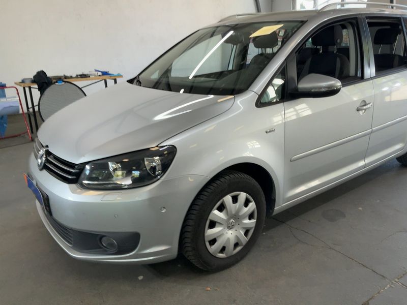 Volkswagen Touran 1.6 TDI Life BlueMotion Tech 2013 – снимка 2