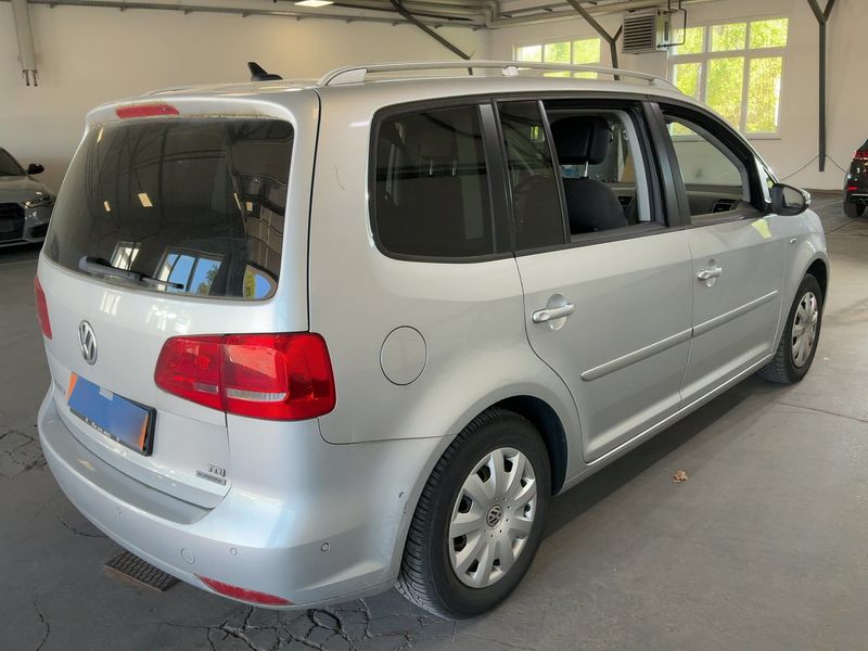Volkswagen Touran 1.6 TDI Life BlueMotion Tech 2013 – снимка 8