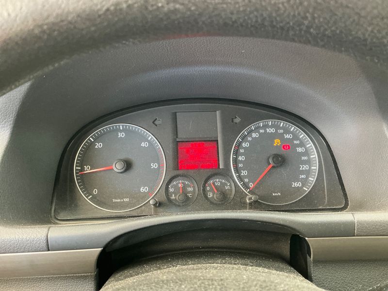 Volkswagen Touran 1.9 TDI Conceptline 2009 – снимка 4