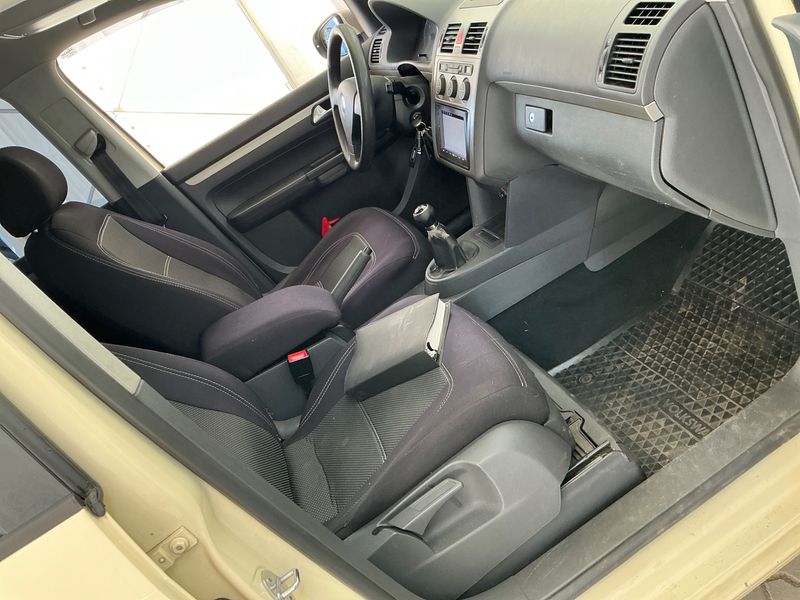 Volkswagen Touran 1.9 TDI Conceptline 2009 – снимка 3