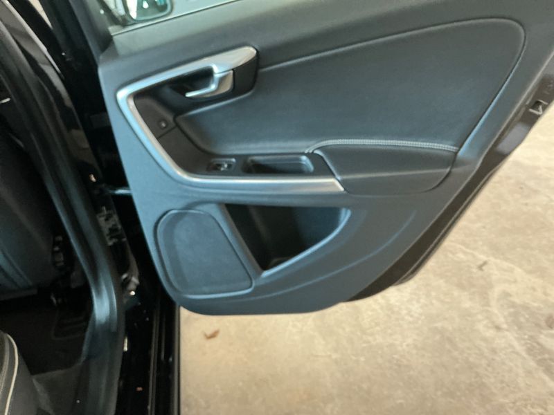 Volvo V60 2.0 D5 Momentum 2015 – снимка 26