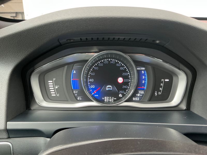 Volvo V60 2.0 D5 Momentum 2015 – снимка 19