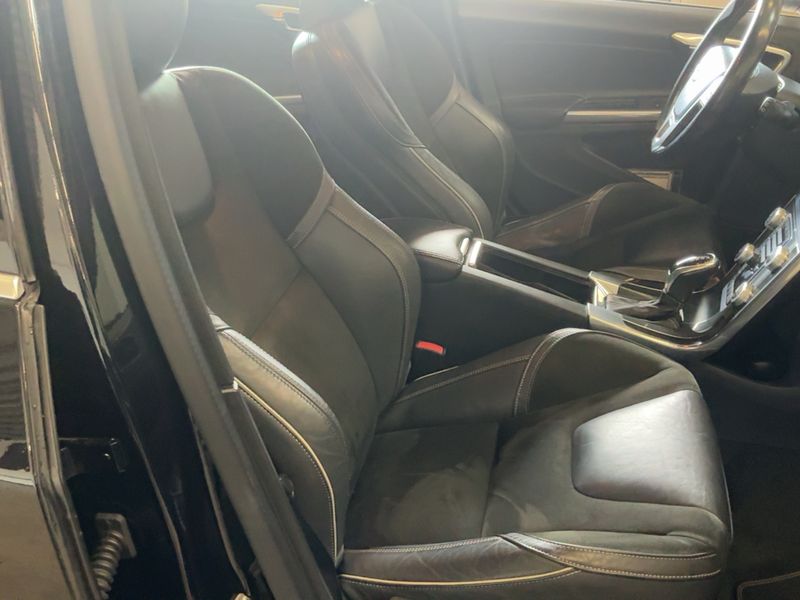 Volvo V60 2.0 D5 Momentum 2015 – снимка 17