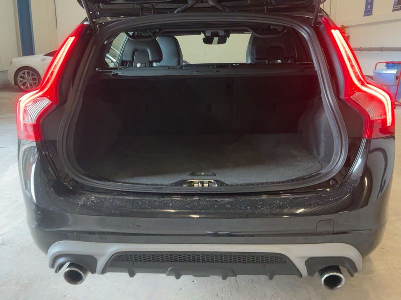 Volvo V60 2.0 D5 Momentum 2015 – снимка 16