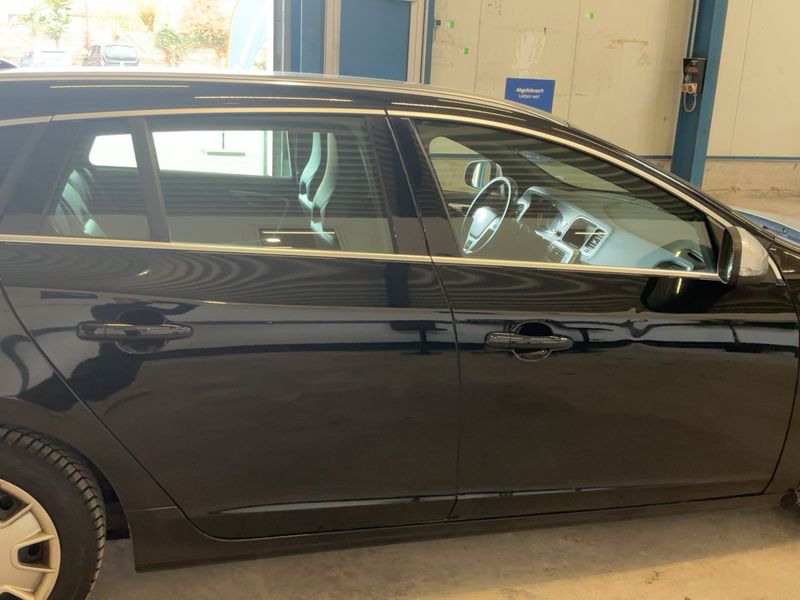 Volvo V60 2.0 D5 Momentum 2015 – снимка 10