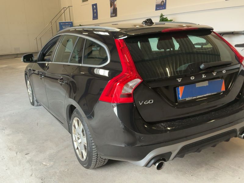 Volvo V60 2.0 D5 Momentum 2015 – снимка 6
