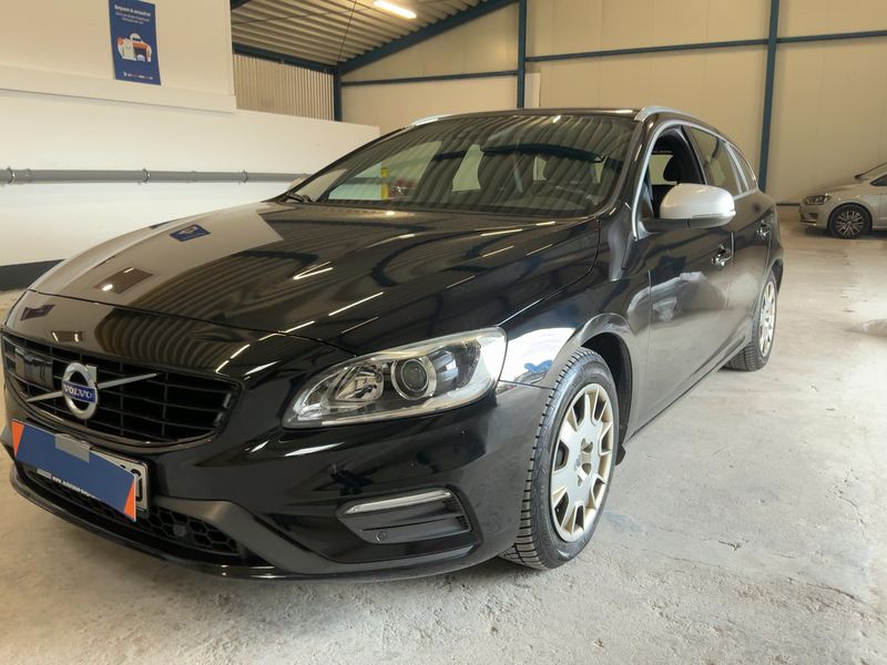 Volvo V60 2.0 D5 Momentum 2015 – снимка 1