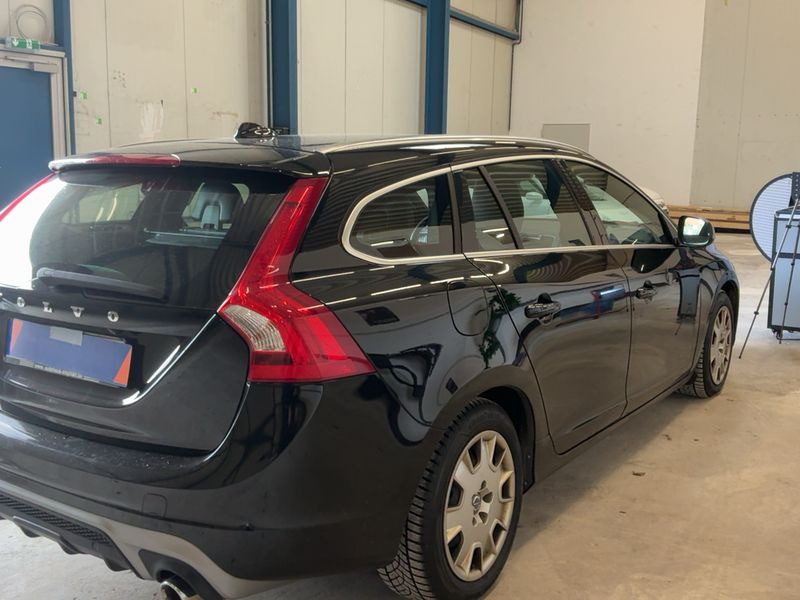 Volvo V60 2.0 D5 Momentum 2015 – снимка 8