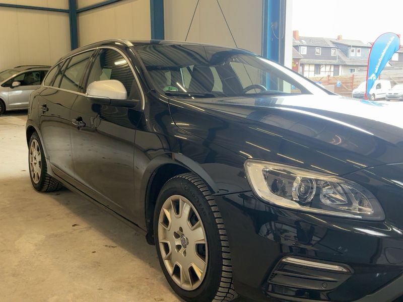 Volvo V60 2.0 D5 Momentum 2015 – снимка 12