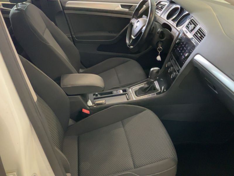 Volkswagen Golf VII 1.6 TDI Business BlueMotion Tech 2019 – снимка 16
