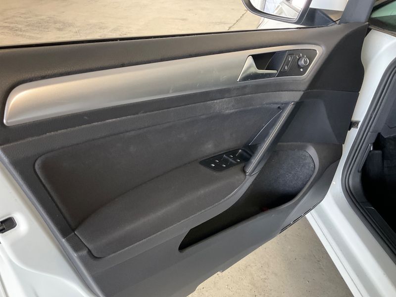 Volkswagen Golf VII 1.6 TDI Business BlueMotion Tech 2019 – снимка 23