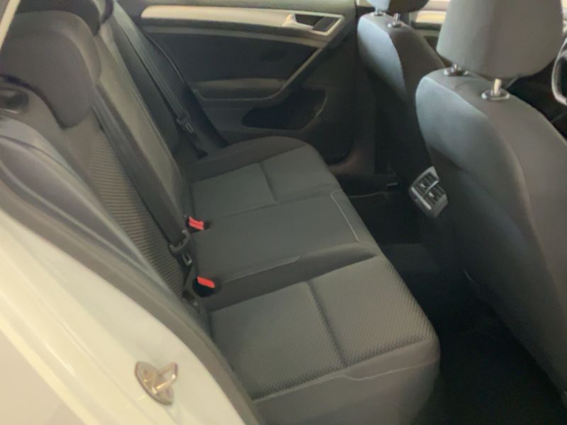 Volkswagen Golf VII 1.6 TDI Business BlueMotion Tech 2019 – снимка 19