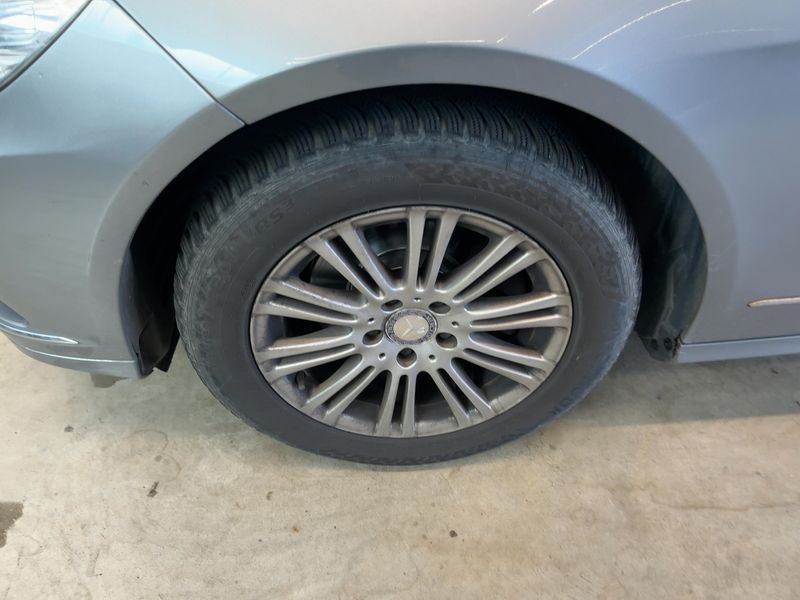 Mercedes-Benz E-Klasse E 200 CGI T BlueEfficiency Elegance 2011 – снимка 3
