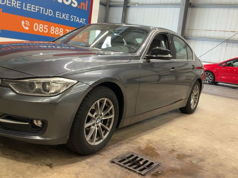 BMW 3er 320d EfficientDynamics Edition 2013 – снимка 2