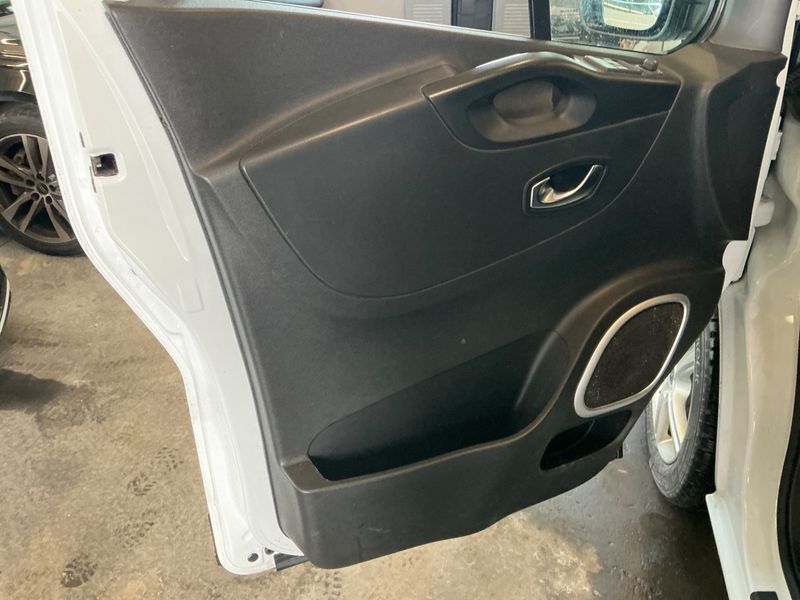 Nissan NV300 2.0 dCi L1H1 2,7t PREMIUM 2021 – снимка 22