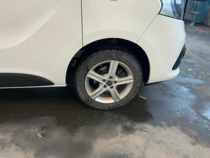 Nissan NV300 2.0 dCi L1H1 2,7t PREMIUM 2021 – снимка 11