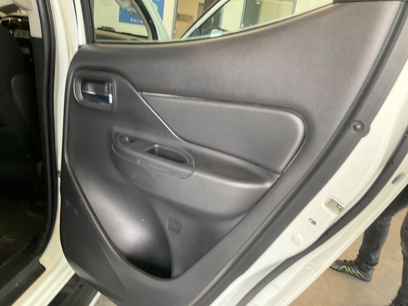 Mitsubishi L 200 2.2 DI-D Doppelkabine 4WD 2021 – снимка 29