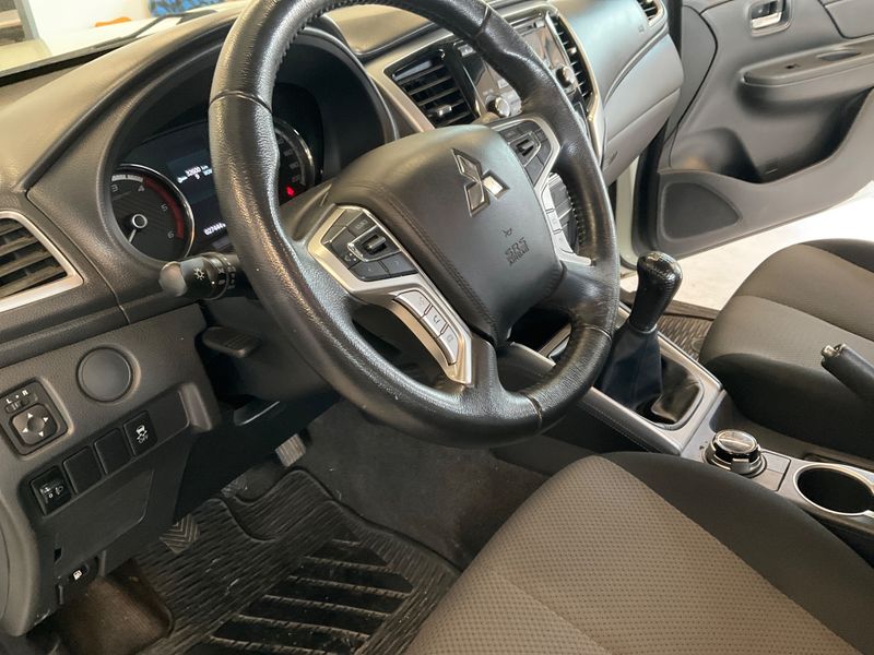 Mitsubishi L 200 2.2 DI-D Doppelkabine 4WD 2021 – снимка 34