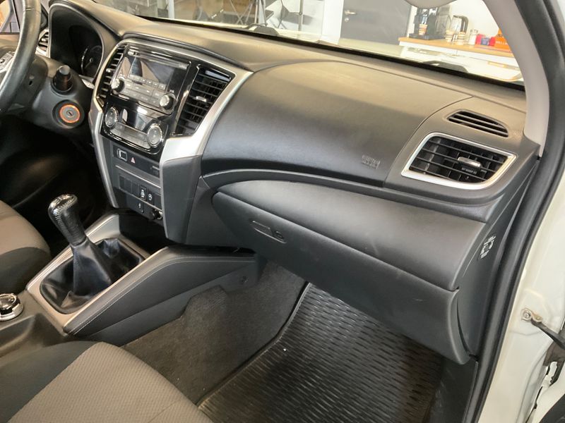 Mitsubishi L 200 2.2 DI-D Doppelkabine 4WD 2021 – снимка 27