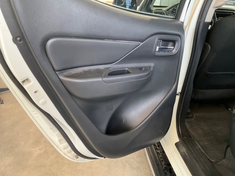 Mitsubishi L 200 2.2 DI-D Doppelkabine 4WD 2021 – снимка 30