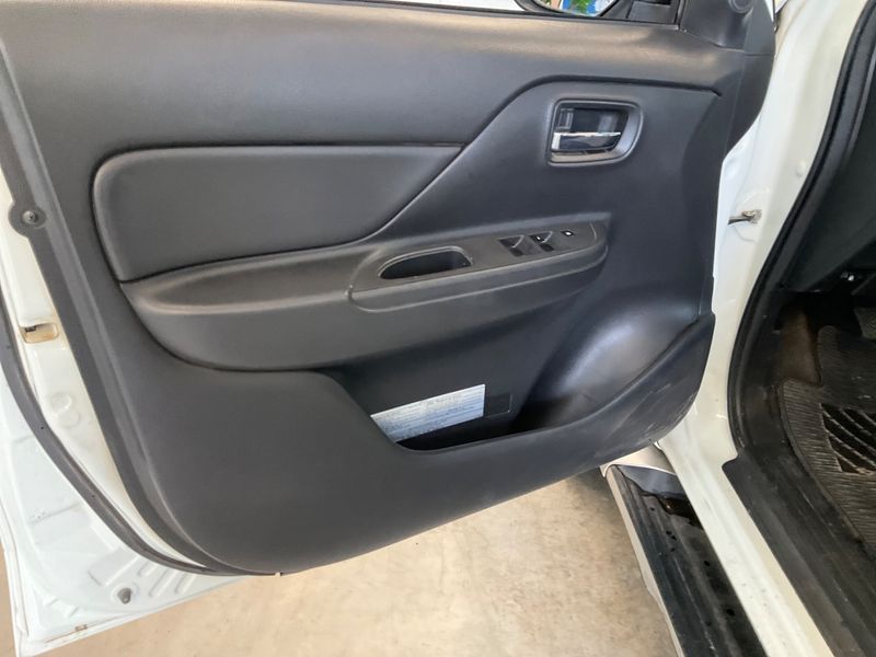 Mitsubishi L 200 2.2 DI-D Doppelkabine 4WD 2021 – снимка 31