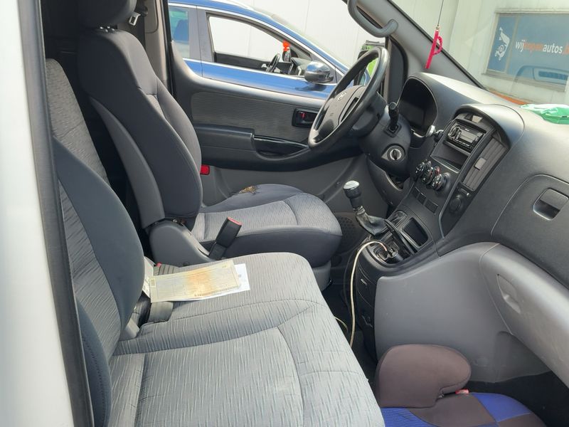 Hyundai H1 2.5 CRDi Travel Classic 2012 – снимка 16
