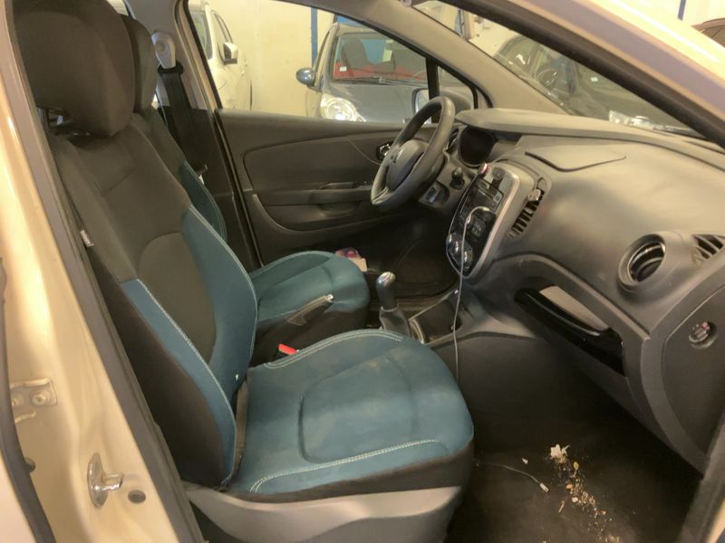 Renault Captur 1.5 dCi Energy Life 2015 – снимка 16