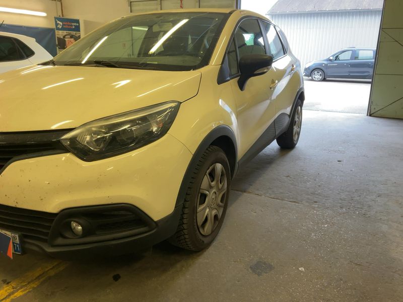 Renault Captur 1.5 dCi Energy Life 2015 – снимка 2