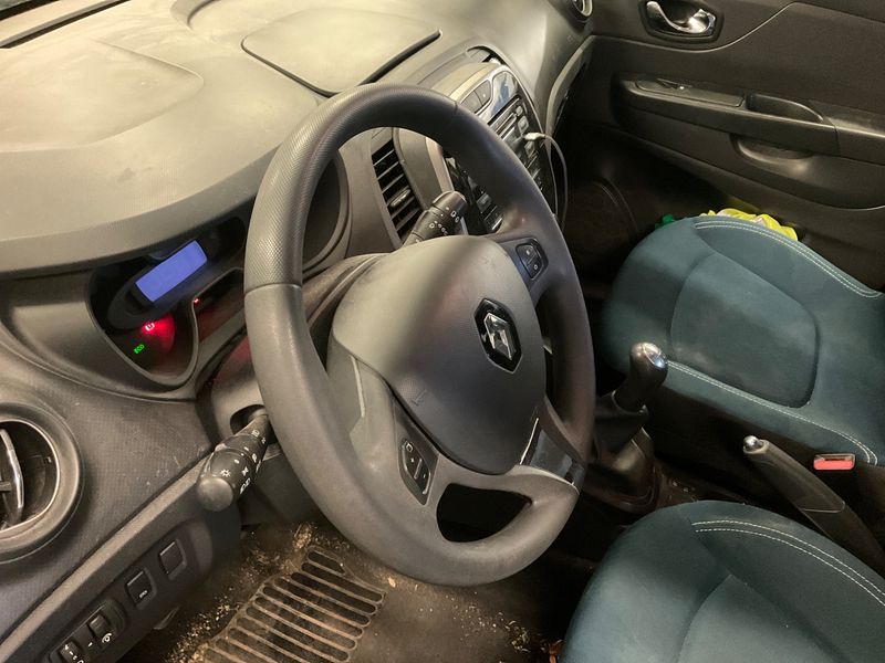 Renault Captur 1.5 dCi Energy Life 2015 – снимка 32
