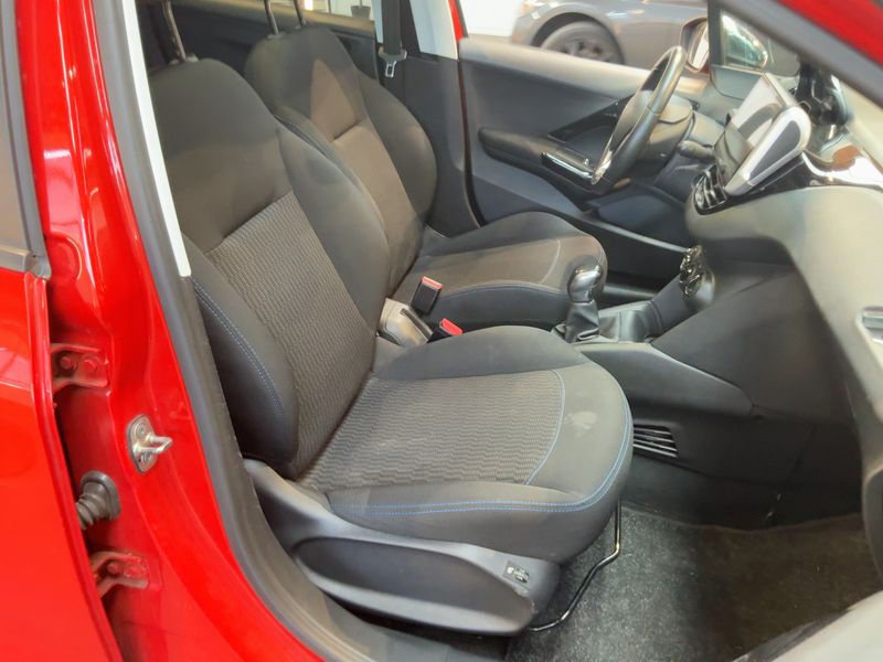 Peugeot 208 1.2 PureTech Style 2017 – снимка 16