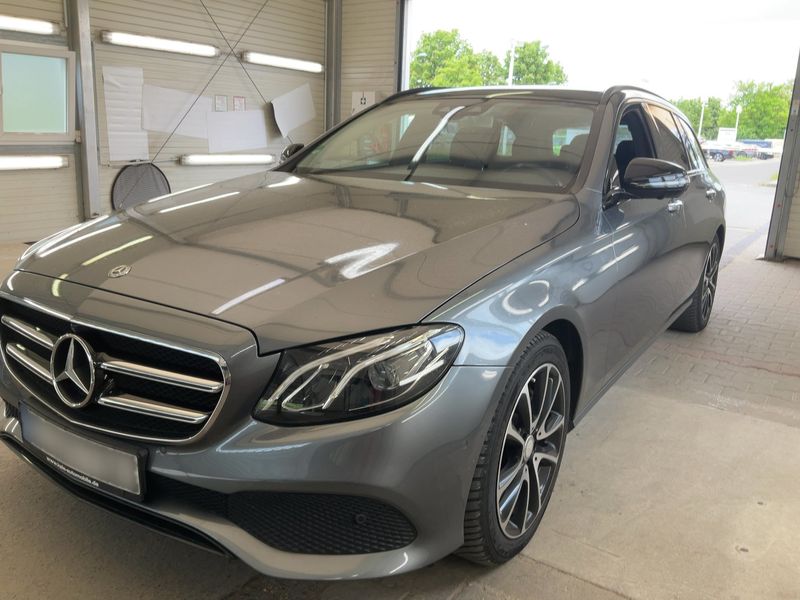Mercedes-Benz E-Klasse E 220 d T 4Matic Avantgarde 2017 – снимка 1