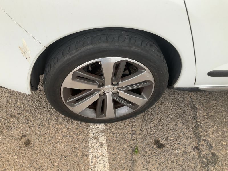 Peugeot 3008 1.6 Blue-HDi Allure 2015 – снимка 9