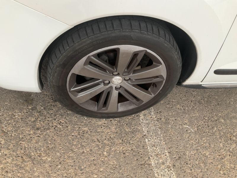 Peugeot 3008 1.6 Blue-HDi Allure 2015 – снимка 3