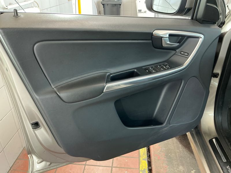 Volvo XC60 2.4 D4 Business AWD 2014 – снимка 26