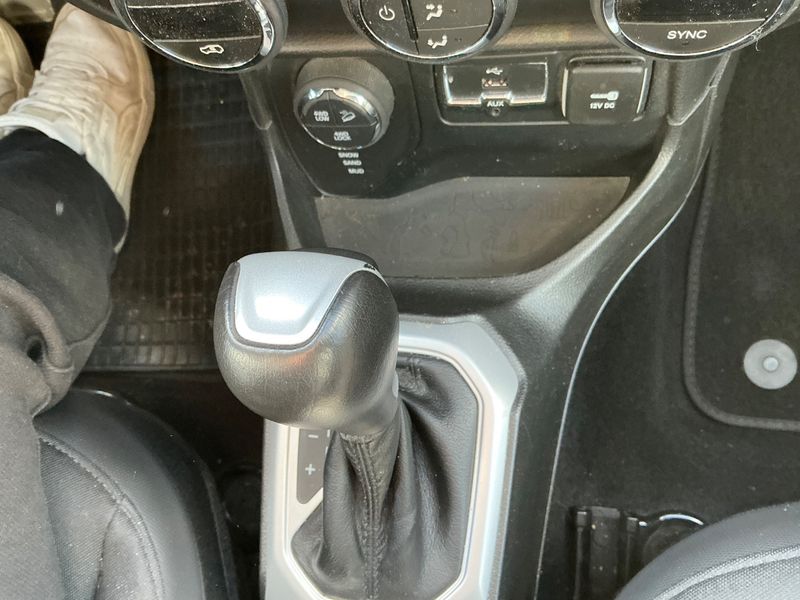 Jeep Renegade 2.0 M-Jet Limited 4WD 2015 – снимка 32