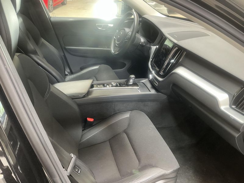 Volvo XC60 2.0 T6 Plug-in Hybrid Inscription Expression AWD 2021 – снимка 16