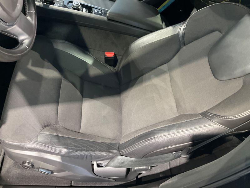 Volvo XC60 2.0 T6 Plug-in Hybrid Inscription Expression AWD 2021 – снимка 29