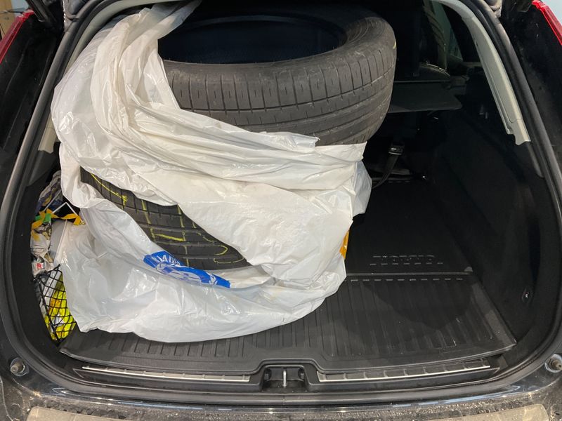 Volvo XC60 2.0 T6 Plug-in Hybrid Inscription Expression AWD 2021 – снимка 33