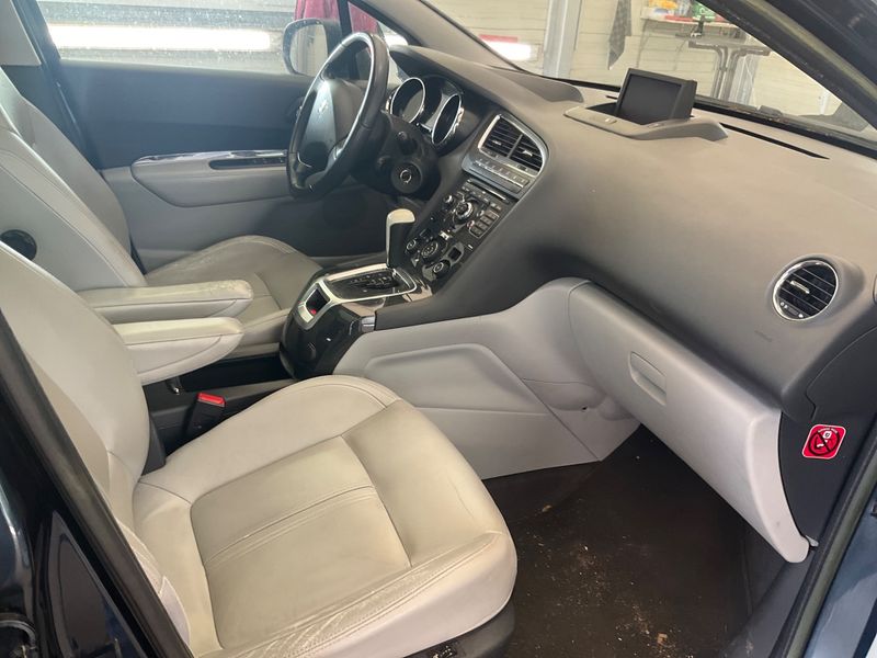 Peugeot 5008 2.0 HDi Platinum 2011 – снимка 3