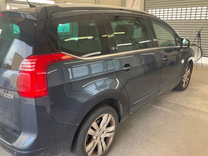 Peugeot 5008 2.0 HDi Platinum 2011 – снимка 2