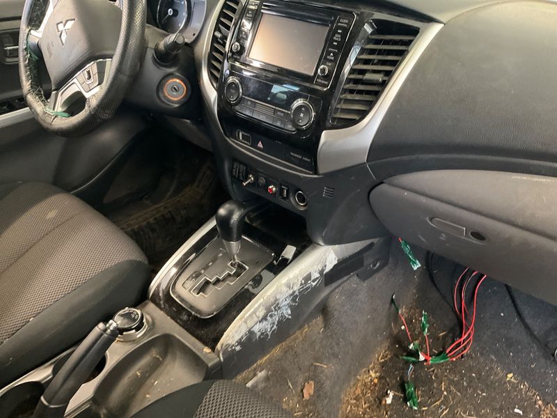 Mitsubishi L 200 2.4 DI-D Plus Doppelkabine 4WD 2019 – снимка 35