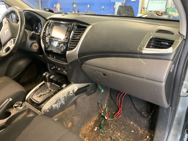 Mitsubishi L 200 2.4 DI-D Plus Doppelkabine 4WD 2019 – снимка 38